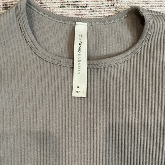 Aritzia Babaton Ribbed Shortsleeve Bodysuit - Picture 6 of 12